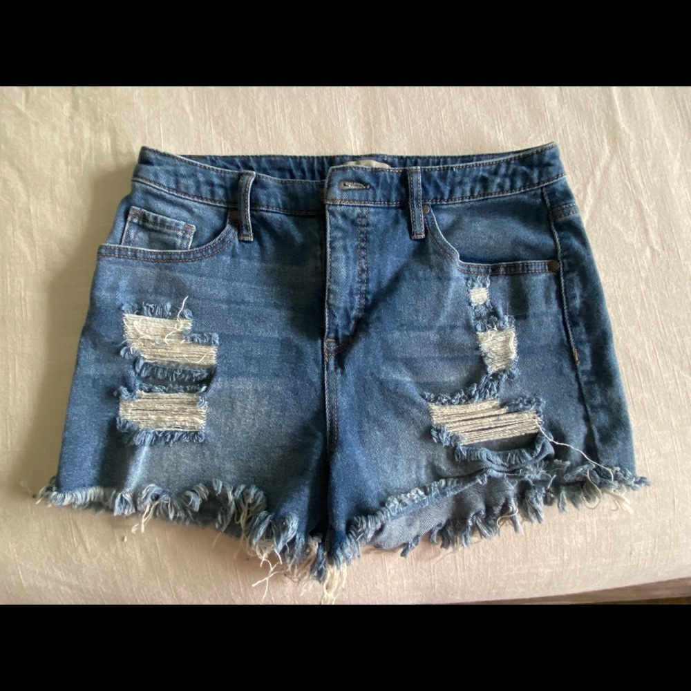 Wonderly cut off denim shorts. Size 29.